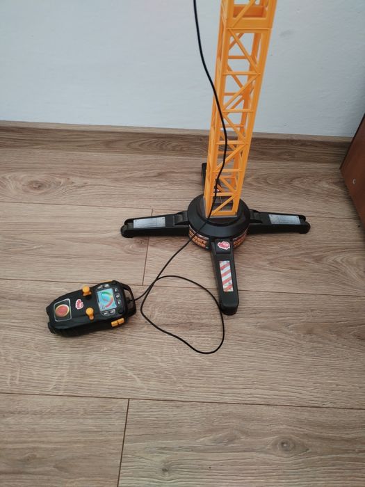 Dźwig żuraw na pilota