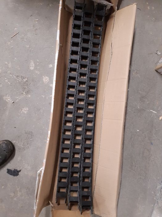 Prowadnik prowadnica kablowa IGUS 2500.03.075.0