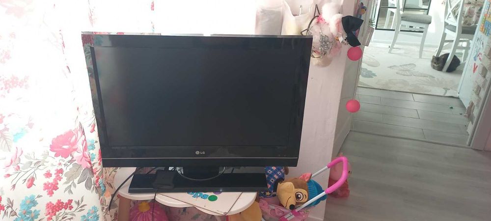 Телевізор LG 32 дюйма 32LC52