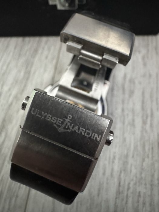 часы Ulysse Nardin Executive Dual Time