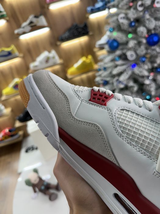 Кросівки Nike Air Jordan 4 SB Varsity Red