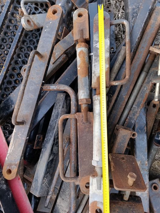 Продам сетку та проф трубу великих розмірів та товщиною 5 мм.