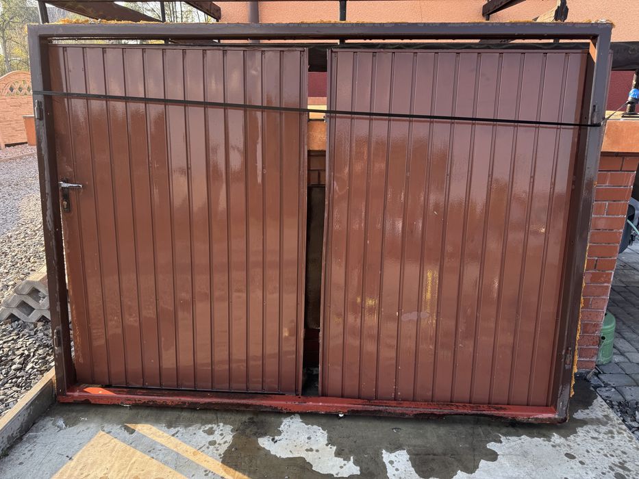 Brama garażowa dwuskrzydłowa