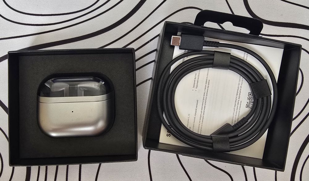 Samsung Galaxy Buds 3 Pro (silver) - в ідеальному стані. Повний комплект