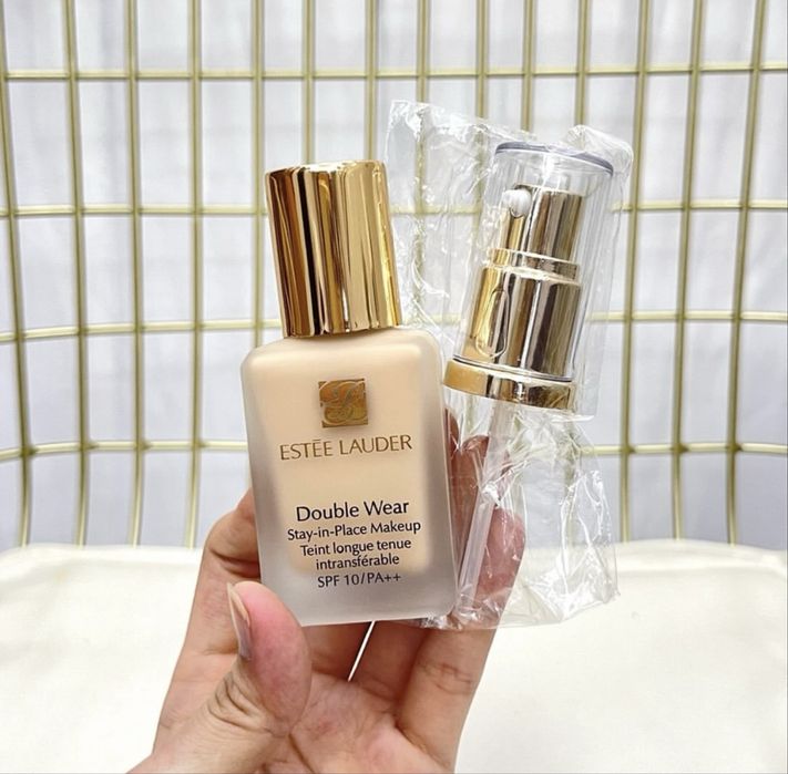 Дозатор для тональн0ї 0снови Estее Laudеr