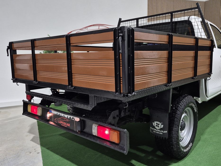 Toyota Hilux 2.4D-4D - 3 LUG. | GARANTIA | NACIONAL - 150.000KM