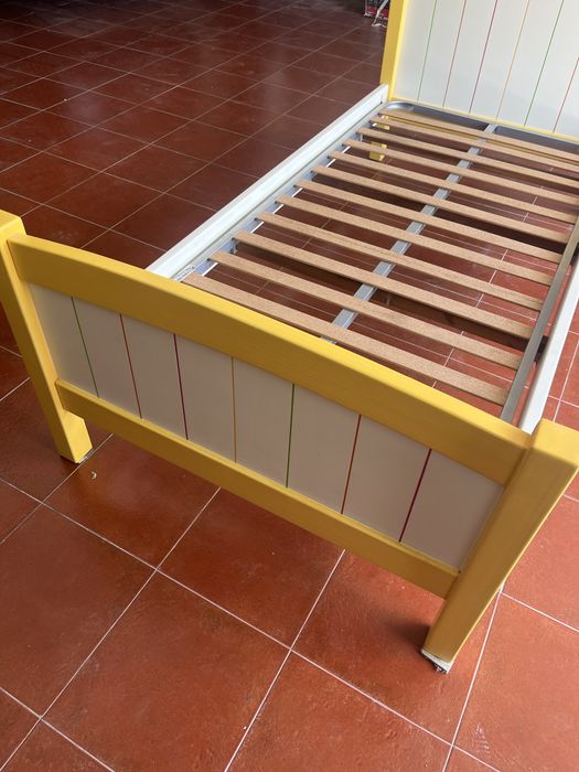 Cama de menina em muito bom estado