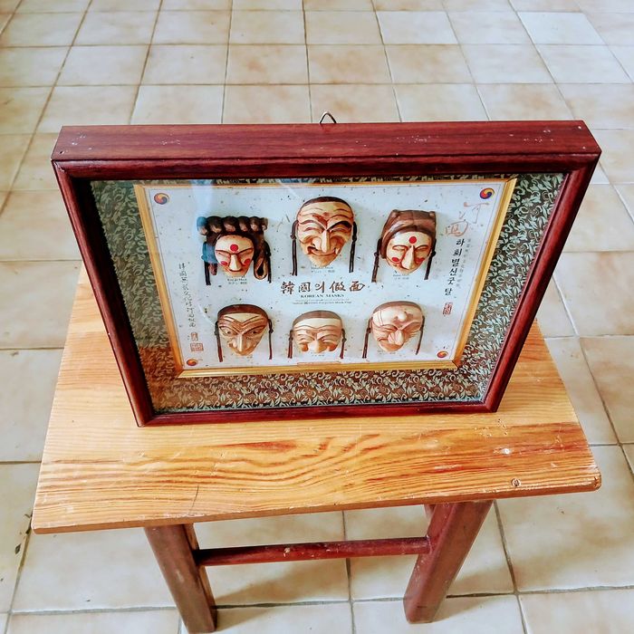 Quadro com máscaras coreanas