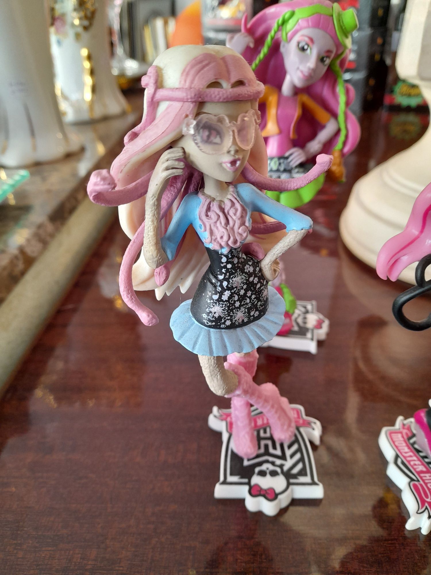 Bonecos / Bonecas Monster High ORIGINAIS 15cm Lumiar • OLX Portugal