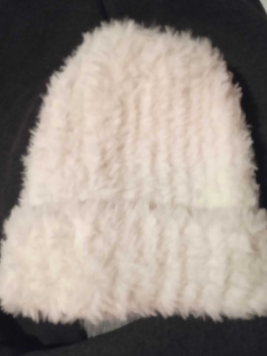 Czapka zimowa biała ciepła .Nowa.