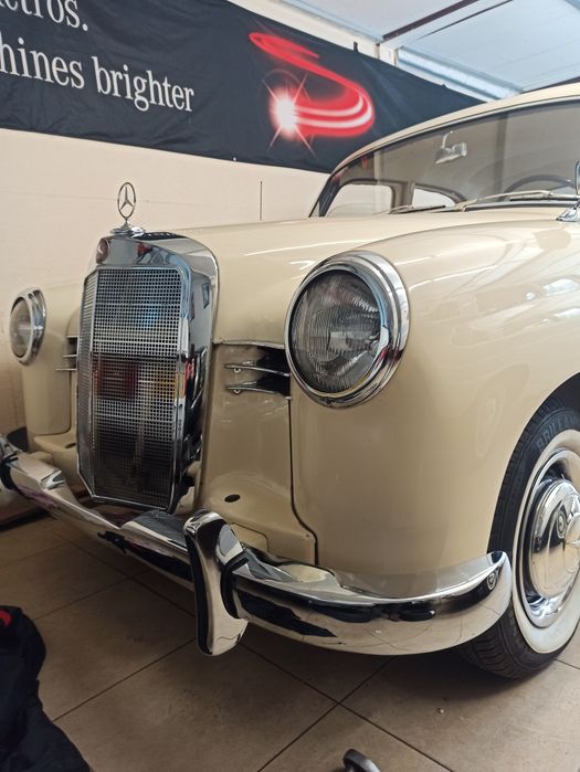 Zabytkowy mercedes na ślub-klasyk z 1957 roku