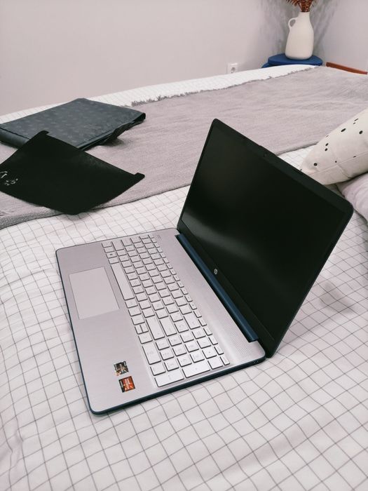 Portátil HP 15s - Rysen 7 5700, 16Gb, 1Tb SDD, FHD