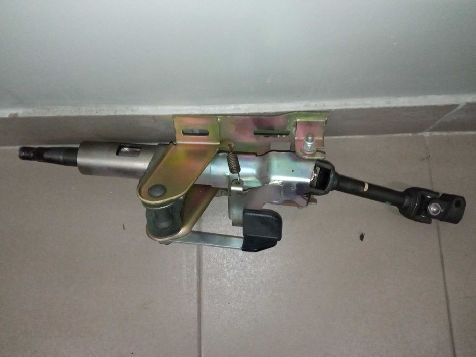 Вал рулевой ВАЗ 2110, 2111, 2112 в сборе с кронштейном и карданчиком