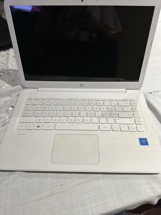 Computador HP com impressora e rato HP