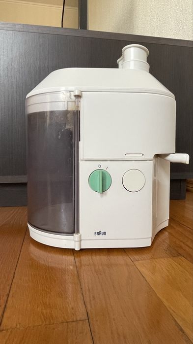 Соковыжималка BRAUN  220-230 V. 240W.