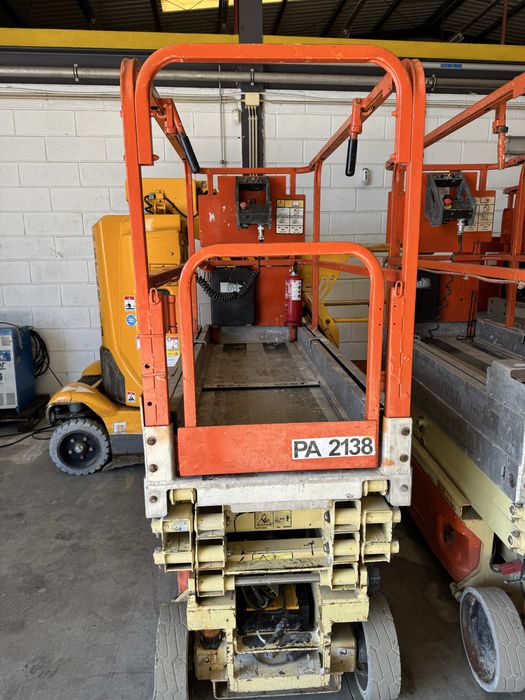 Plataforma Elevatória "tesoura" elétrica 8mt usada