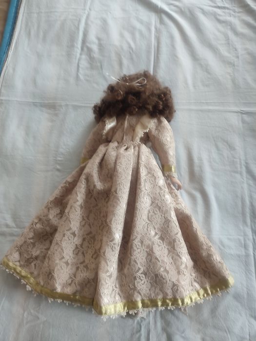 Boneca de porcelana antiga