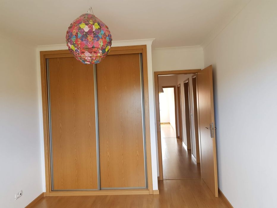 Apartamento T2 para arrendamento em São Domingos de Rana