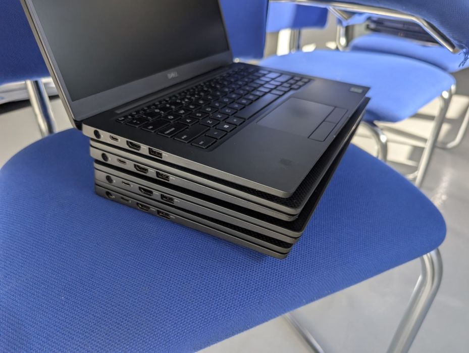 Чотириядені ноутбуки для роботи  Ноутбук Dell Latitude 7300є кількість