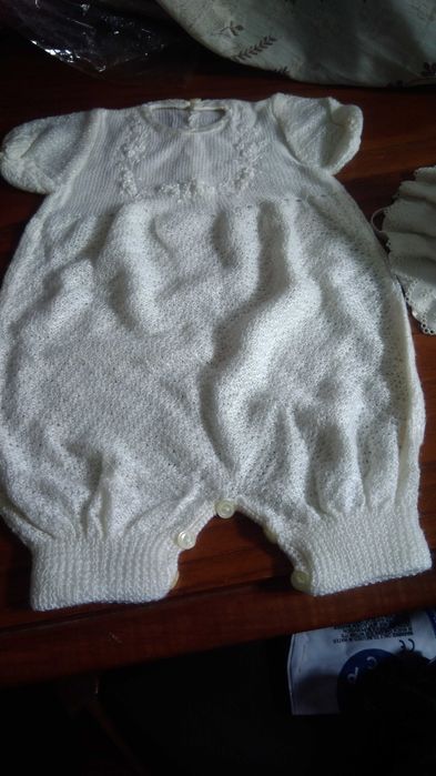 Vestidos e fatinhos de batizado