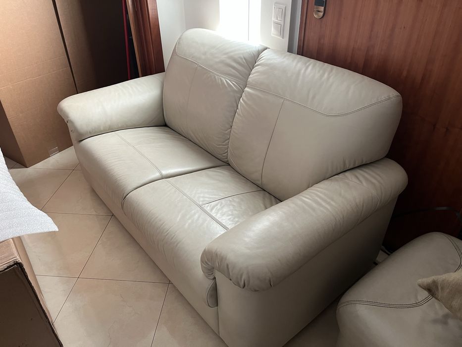 Sofa IKEA 2 lugares com puff bom estado para despachar 50€