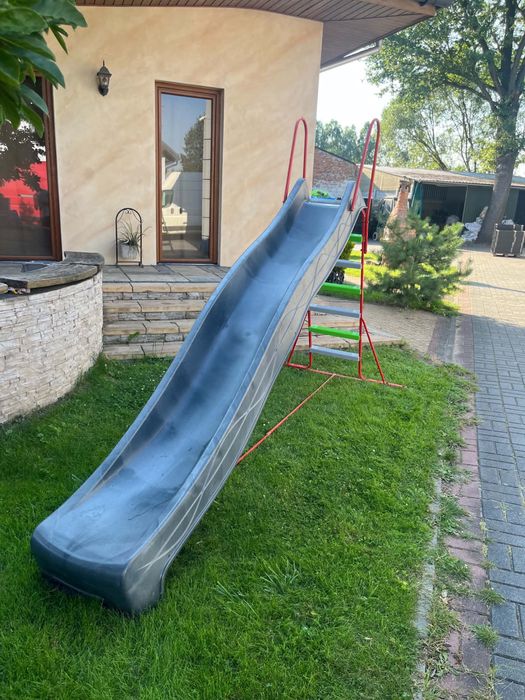 Zjeżdzalnia z drabinką
