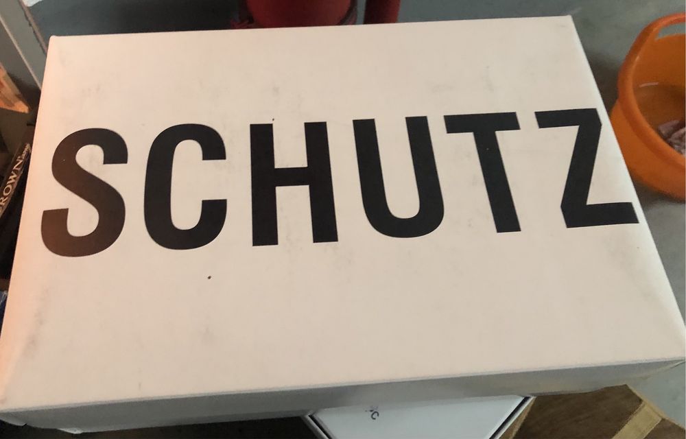 Botas Schutz verniz pretas cano curto salto medio! A estrear! Novo!