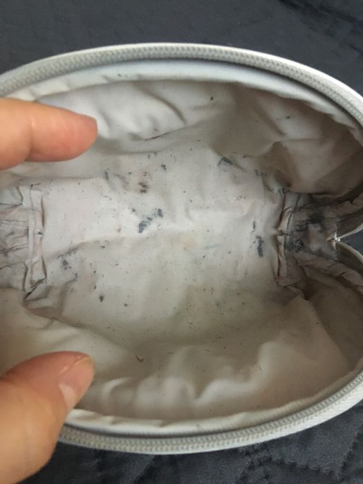 mała kosmetyczka Avon do torebki srebrna