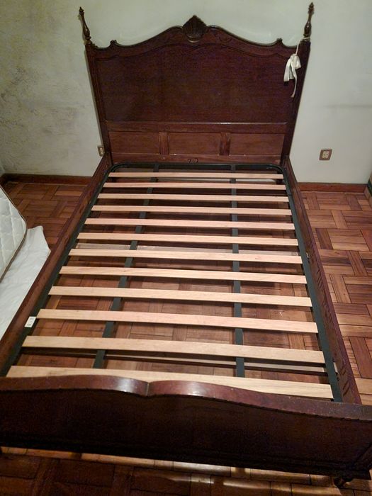 Cama antiga rústica