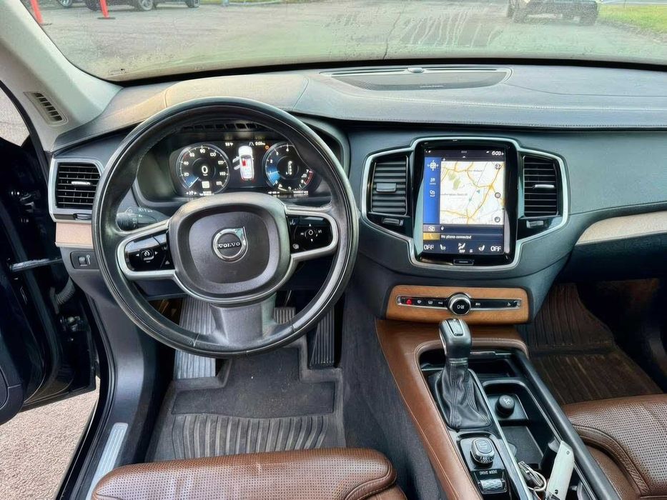 Volvo XC90      2020