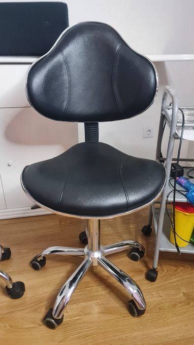 Cadeira com rodas para estética ou escritório