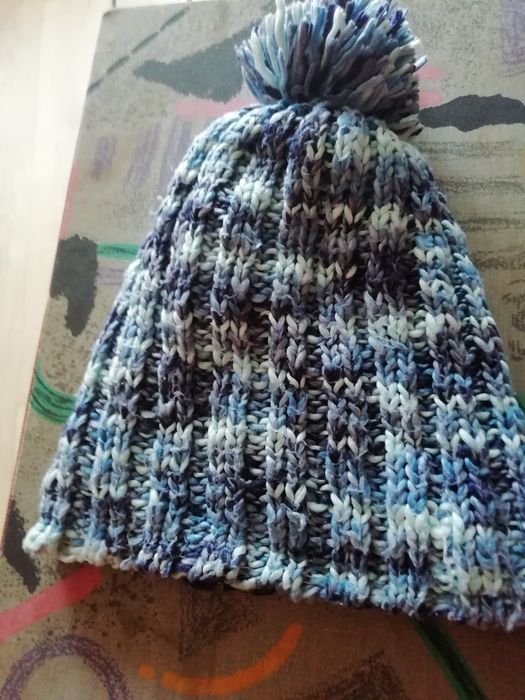 Nowa modna czapka z daszkiem