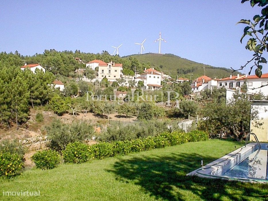 Moradia pronta a habitar com piscina