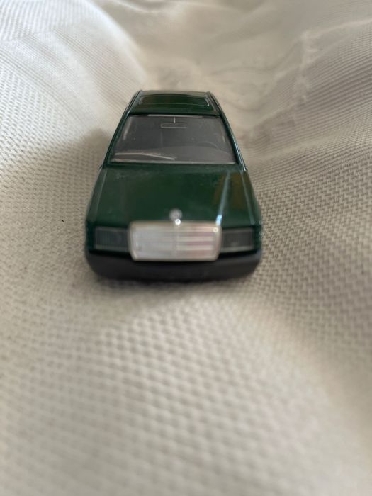 Caro solido Mercedes 190 E