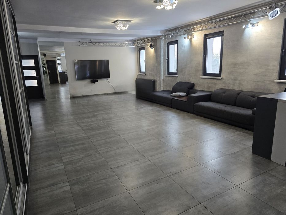 POWIERZCHNIA BIUROWO–USŁUGOWA  155 m², parking, światłowód, centrum