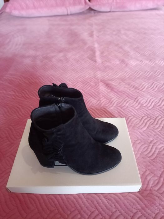 Botas de camurça e pele pretas tamanho 35