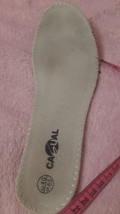 Кроссовки  размер  40