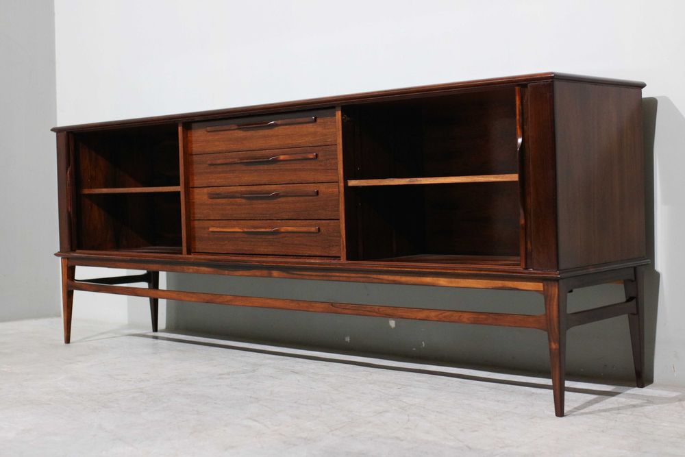 Aparador escandinavo da década de 1960 em pau santo