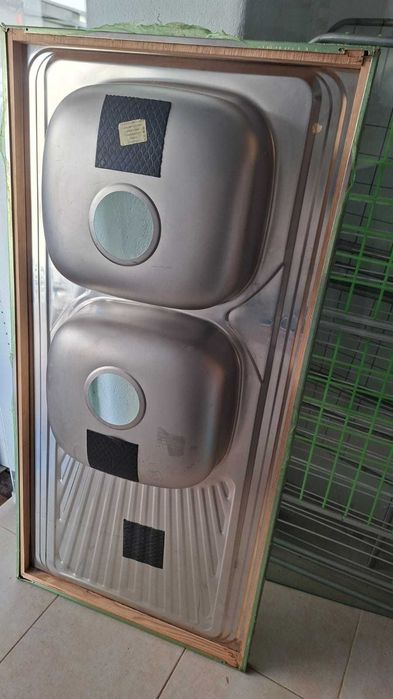 Pia de inox com dois compartimentos
