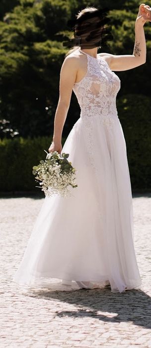 Ślubna sukienka dla niewysokiej kobiety