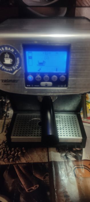 Продам кофемашину рожковая Zelmer ZCM2184X на запчасти.