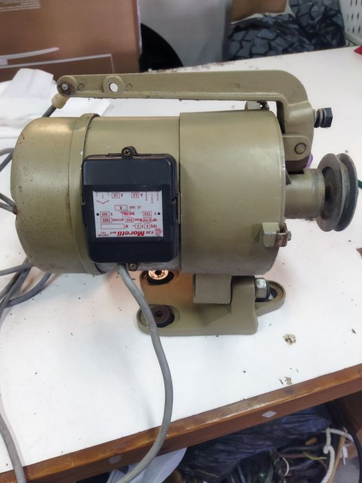 Motor de máquinas de costura trifasico