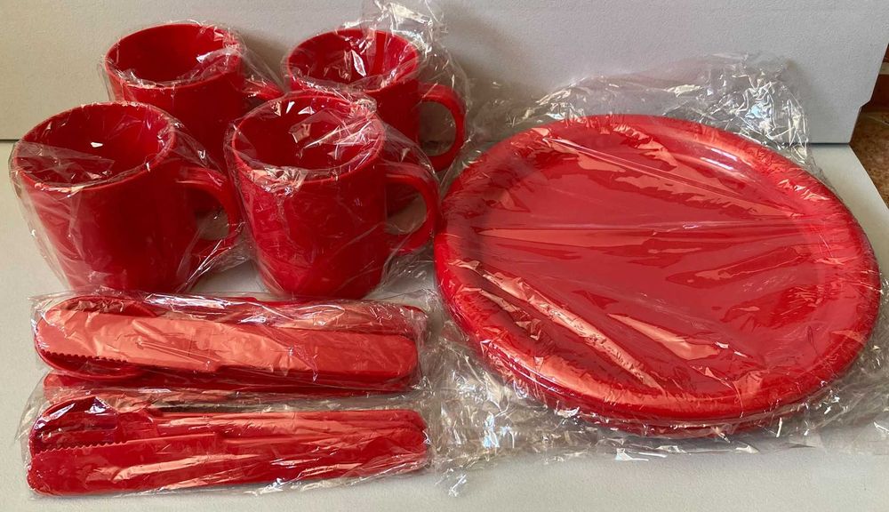 Conjunto Pratos + Talheres + Canecas de Plástico Reutilizável [novo]