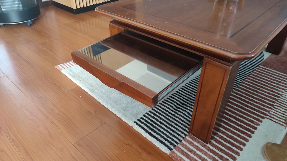 Mesa de apoio sofá em cerejeira.