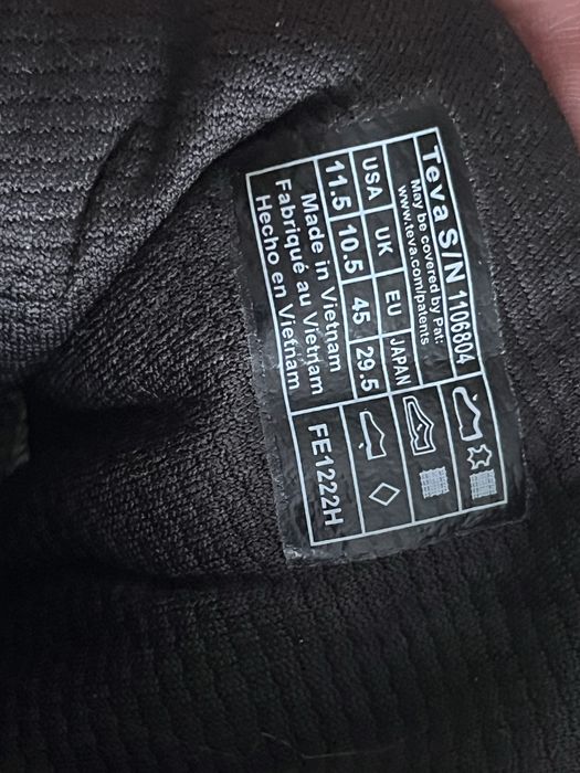 Практично  нові 45 розмір кросівки TEVA Gor-tex оригінал