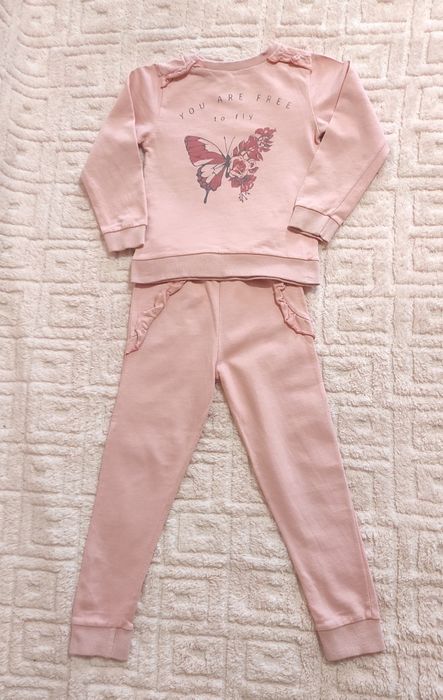 Легкий костюм на дівчинку 3-4 років