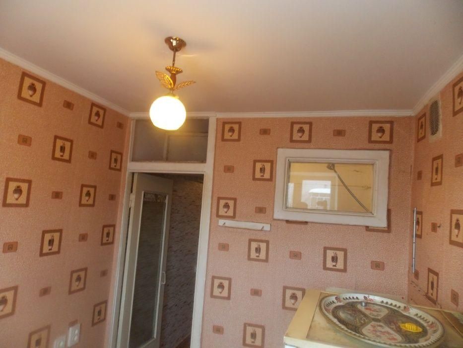 Продам 1-к. квартиру (гостинка) центр Броварів, Незалежності