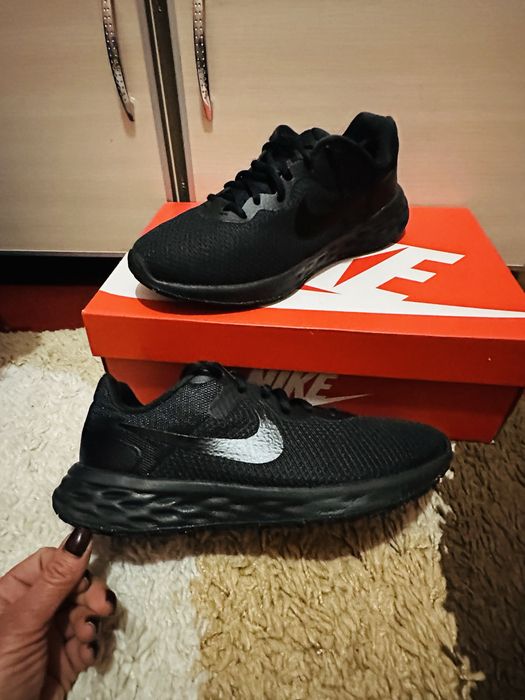 Кроссовки Nike Revolution размер 40