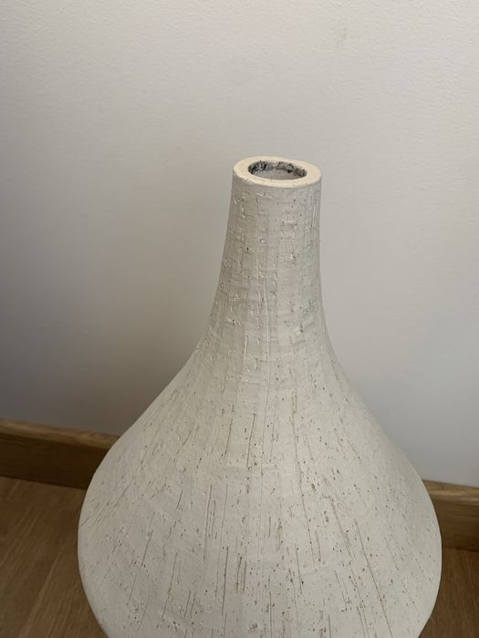 Jarra em barro branco