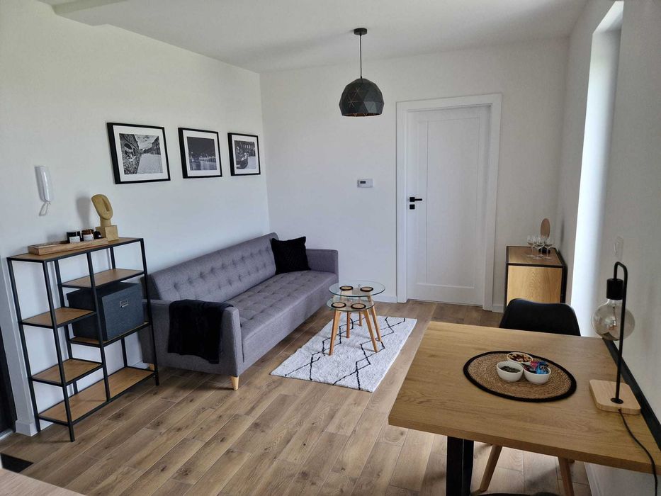 Mieszkanie 2 pokojowe, nowy apartamentowiec, klimatyzacja, winda, parking, balkon, niski czynsz, bdb dojazd